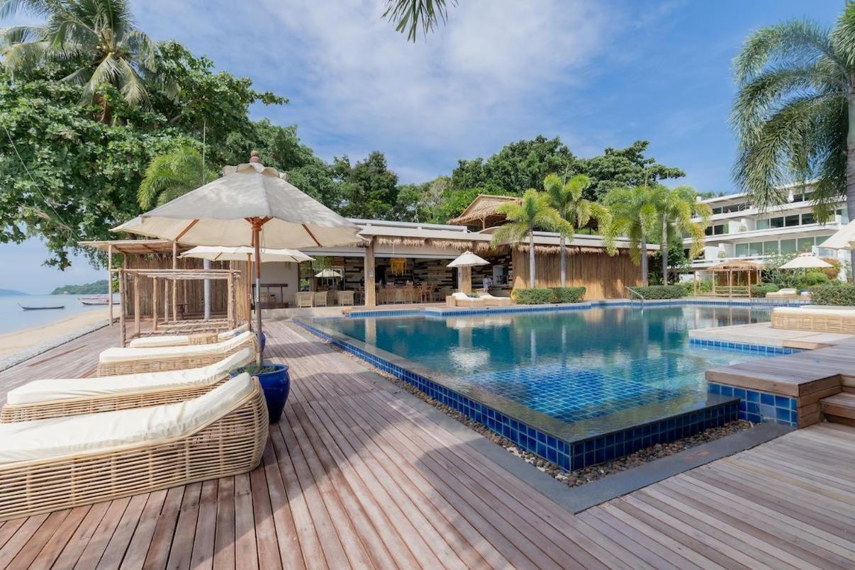 Poppy Beachfront Residence Rawai Room photo