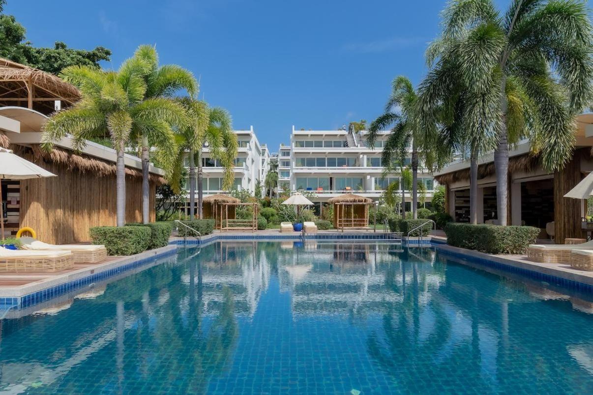 Poppy Beachfront Residence Rawai Room photo